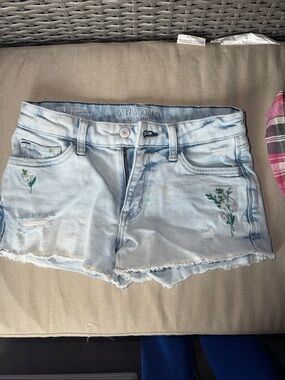 Arizona Jean Company Light Wash Embroidered Denim Cutoff Shorts